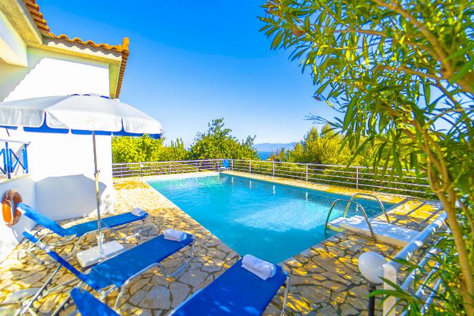  . - Villa Calliope Kalamaki . (Photo Gallery) }}