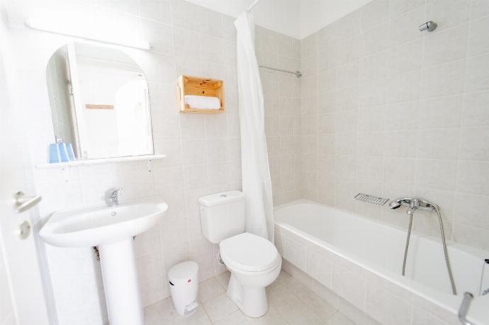 . - Villa Calliope Kalamaki . (Photo Gallery) }}