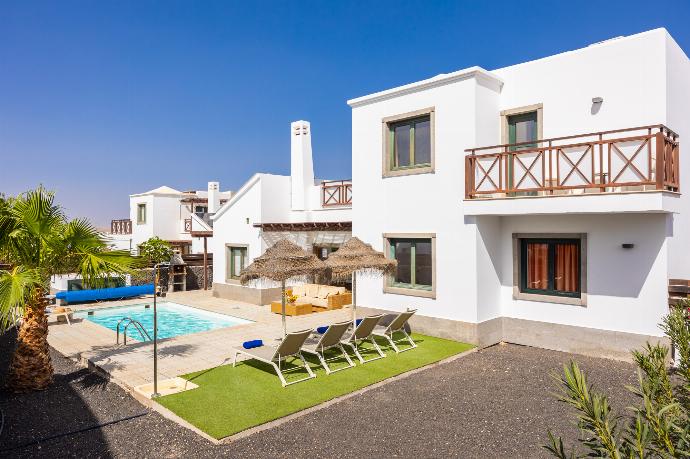 Beautiful villa with private pool and terrace . - Villa Isadora . (Galería de imágenes) }}