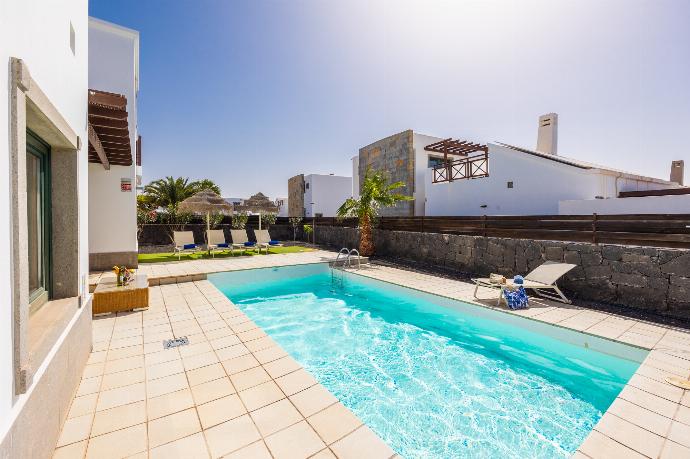  . - Villa Isadora . (Galería de imágenes) }}