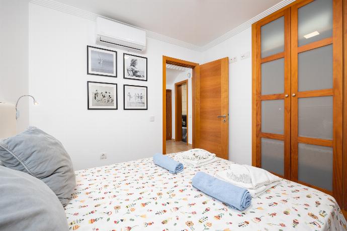 Double bedroom with A/C . - Villa Isadora . (Galería de imágenes) }}