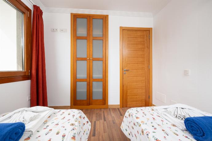 Twin bedroom with A/C . - Villa Isadora . (Galería de imágenes) }}