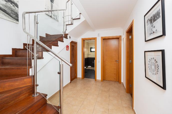 Stairway . - Villa Isadora . (Galería de imágenes) }}