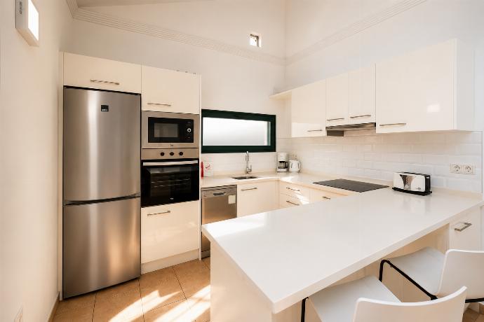 Equipped kitchen . - Villa Isadora . (Galerie de photos) }}