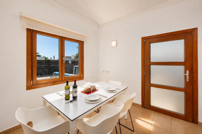 Dining area . - Villa Isadora . (Galerie de photos) }}