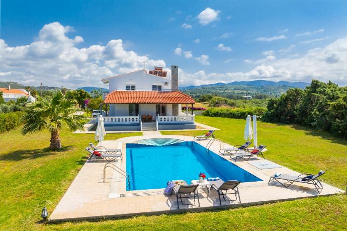 Beautiful villa with private pool, terrace, and garden with sea views . - Villa Sunset . (Photo Gallery) }}