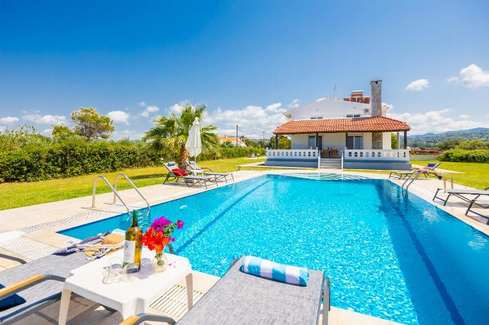 Beautiful villa with private pool, terrace, and garden with sea views . - Villa Sunset . (Photo Gallery) }}