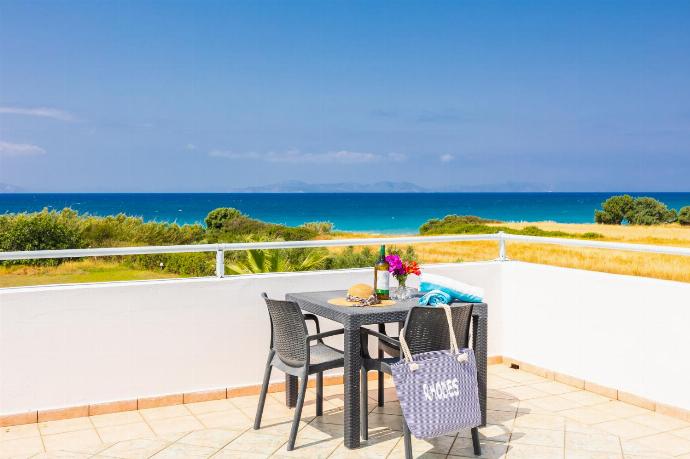 Upper terrace area . - Villa Sunset . (Photo Gallery) }}