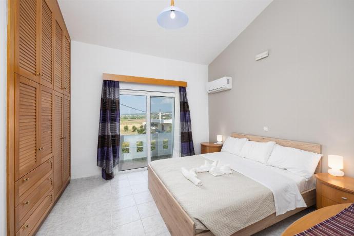Double bedroom with A/C . - Villa Sunset . (Photo Gallery) }}