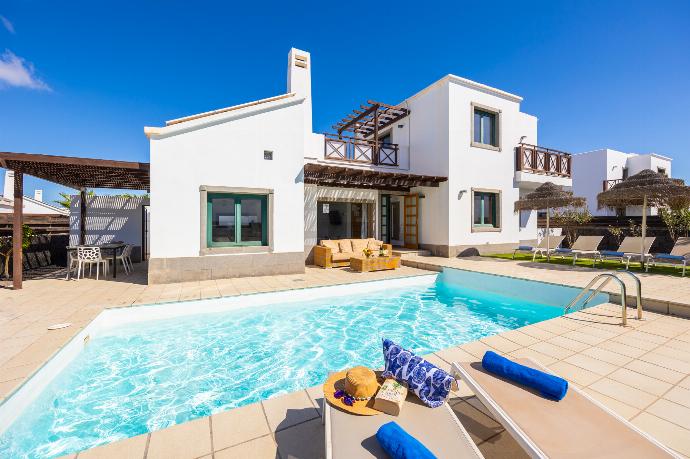 ,Beautiful villa with private pool and terrace . - Villa Dacil . (Photo Gallery) }}