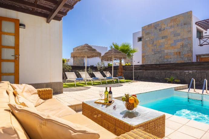 Terrace area . - Villa Dacil . (Photo Gallery) }}