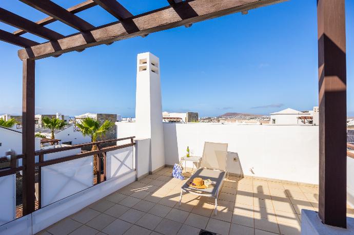 Upper terrace . - Villa Dacil . (Photo Gallery) }}