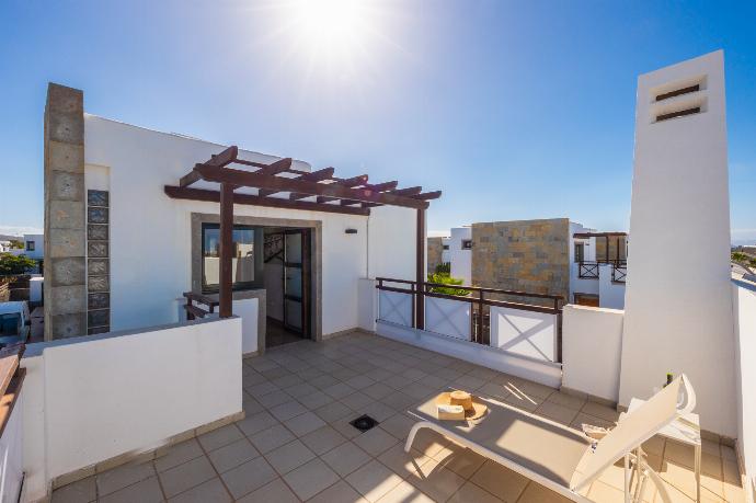 Upper terrace . - Villa Dacil . (Photo Gallery) }}