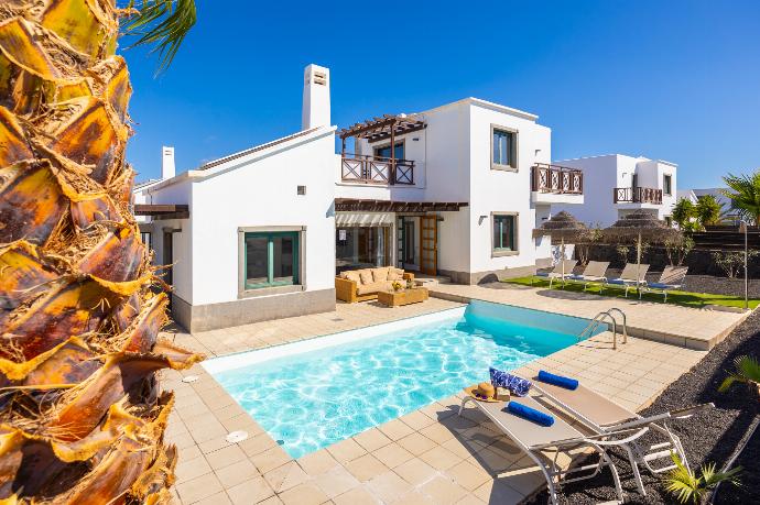Beautiful villa with private pool and terrace . - Villa Dacil . (Photo Gallery) }}