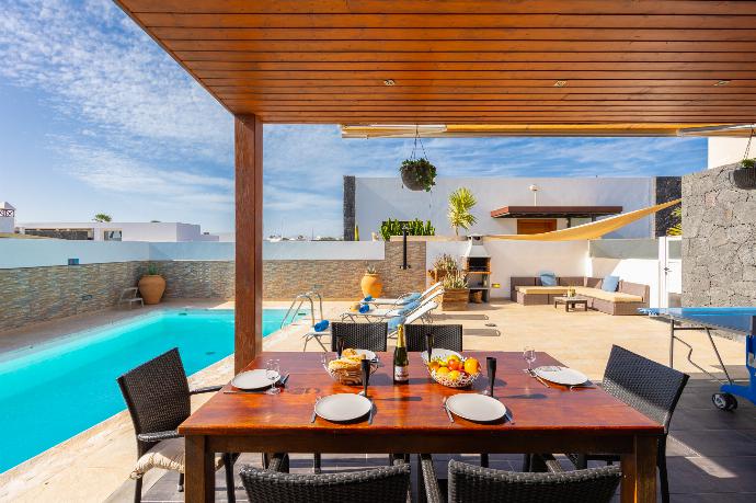 Sheltered terrace area . - Villa Sal Marina . (Photo Gallery) }}