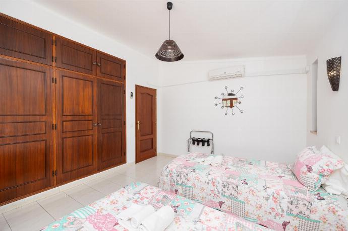Twin bedroom with A/C . - Villa Gemini . (Photo Gallery) }}