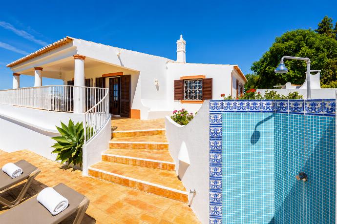 Outdoor shower . - Villa Gemini . (Galleria fotografica) }}