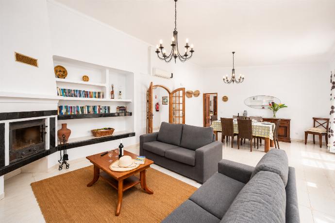 Living room with sofas, dining area, ornamental fireplace, A/C, WiFi internet, and satellite TV . - Villa Gemini . (Galleria fotografica) }}