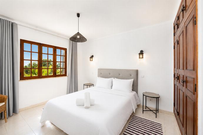 Double bedroom with en suite bathroom and A/C . - Villa Gemini . (Galleria fotografica) }}