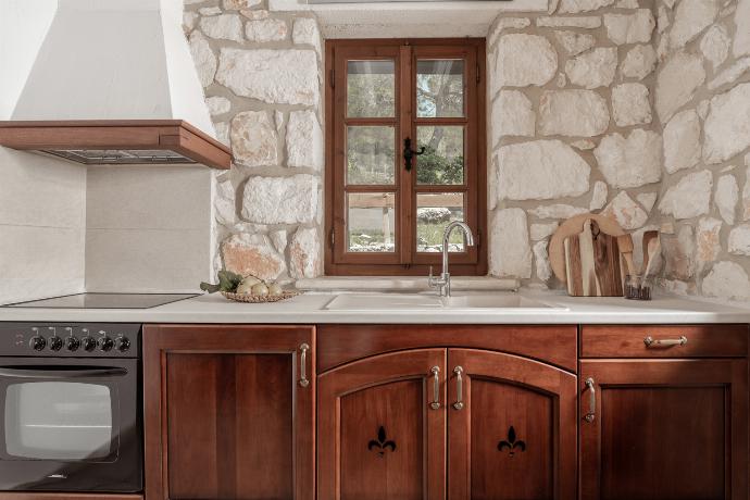 Equipped kitchen . - Villa Boscheto Tria . (Photo Gallery) }}