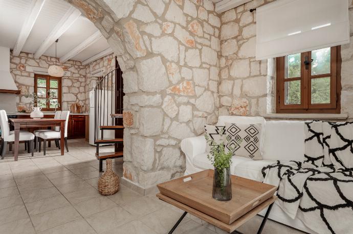 Open plan living room with dining area, comfortable sofas, TV, WiFi, patio doors with pool access . - Villa Boscheto Tria . (Photo Gallery) }}