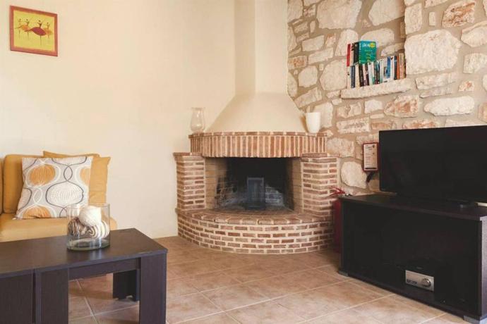 Open plan living room with ornamental fireplace, TV, WiFi, comfortable sofas . - Villa Aloni . (Photo Gallery) }}