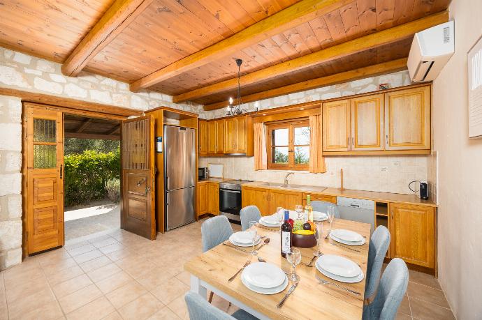 Equipped kitchen . - Villa Aloni . (Photo Gallery) }}