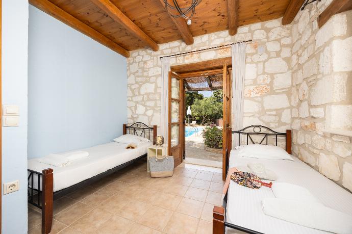 Twin bedroom with A/C . - Villa Aloni . (Photo Gallery) }}