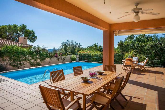 Open-plan living room with sofas, dining area, kitchen, A/C, WiFi internet, and satellite TV . - Villa Ionian Rose . (Photo Gallery) }}