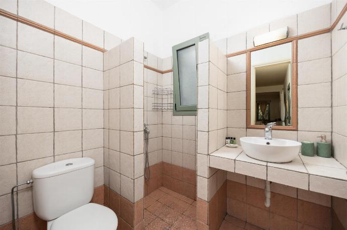 Family bathroom with shower . - Villa Ionian Rose . (Photo Gallery) }}
