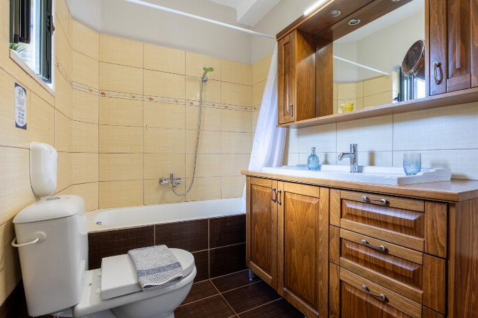  . - Villa Nora . (Photo Gallery) }}