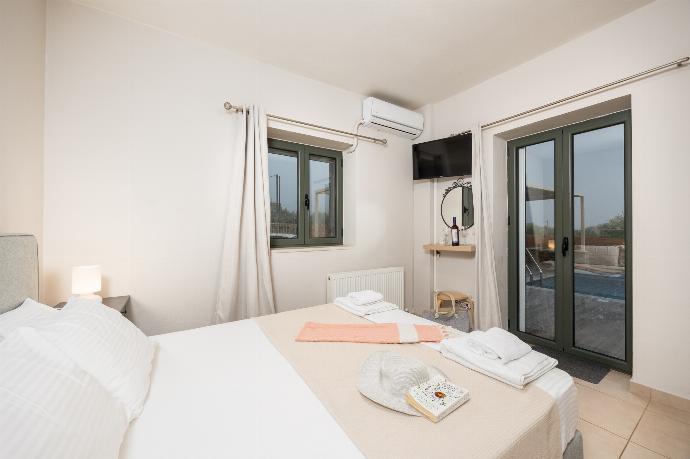 Double bedroom with A/C . - Villa Nora . (Photo Gallery) }}