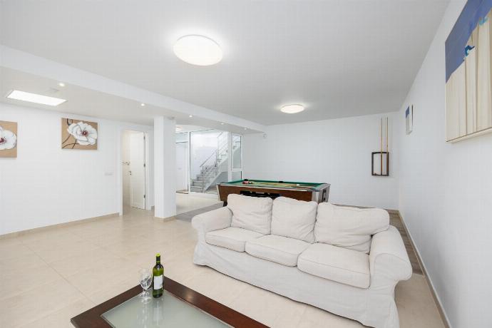 Living area with sofa, kitchenette, pool table, WiFi internet, and satellite TV . - Villa Beyond . (Photo Gallery) }}