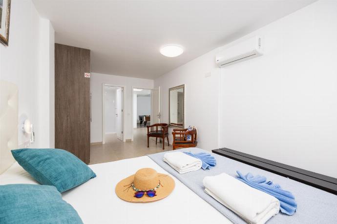 Double bedroom with en suite bathroom and A/C . - Villa Beyond . (Photo Gallery) }}