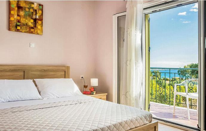 Double bedroom with terrace access with panoramic sea views . - Villa Kostis . (Photo Gallery) }}