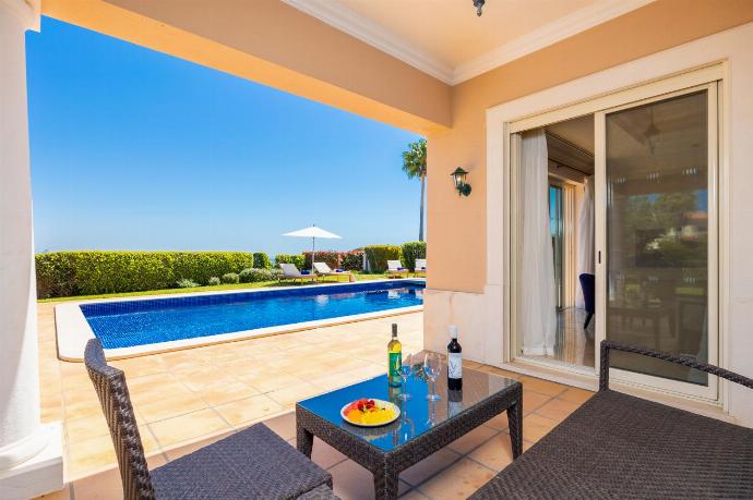 Sheltered terrace area . - Villa Monte Rei . (Photo Gallery) }}