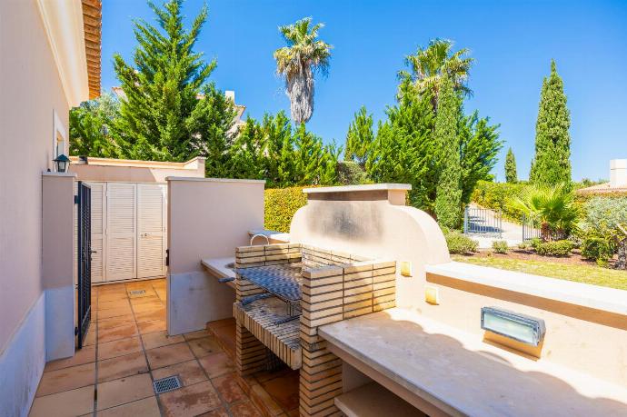 BBQ area . - Villa Monte Rei . (Photo Gallery) }}