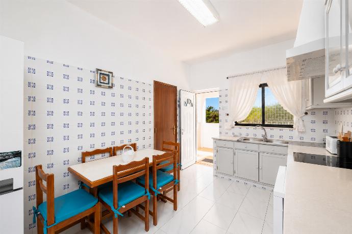 Equipped kitchen . - Casa Das Areias . (Photo Gallery) }}