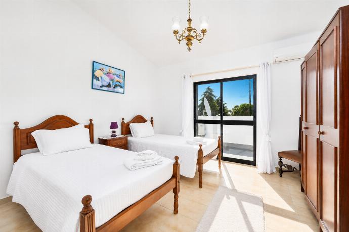 Twin bedroom with A/C . - Casa Das Areias . (Photo Gallery) }}