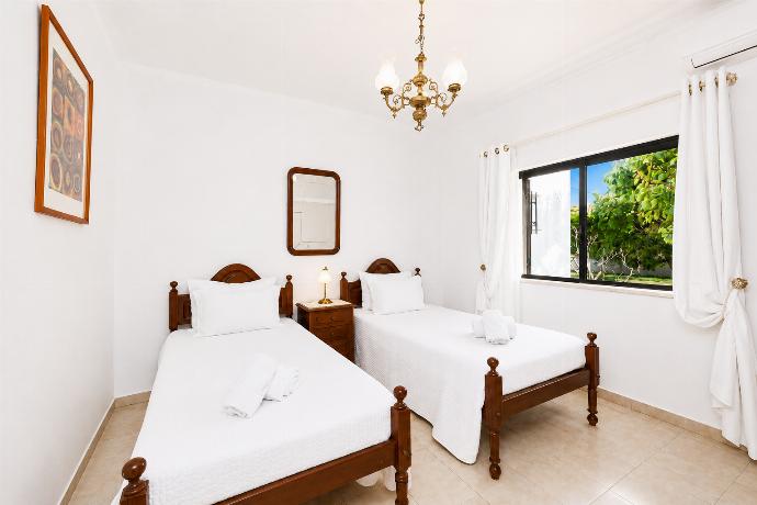 Twin bedroom with A/C . - Casa Das Areias . (Photo Gallery) }}