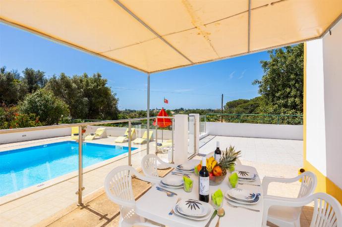 Sheltered terrace area . - Villa Sol Nascente . (Photo Gallery) }}