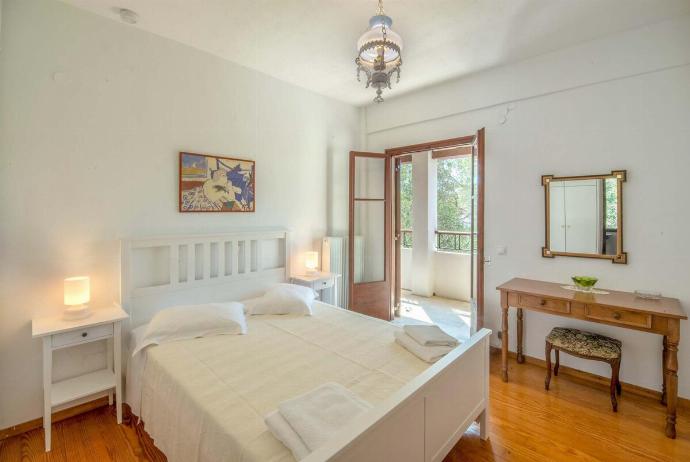 Double bedroom . - Villa Alkyon . (Photo Gallery) }}