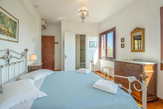 Double bedroom . - Villa Alkyon . (Photo Gallery) }}