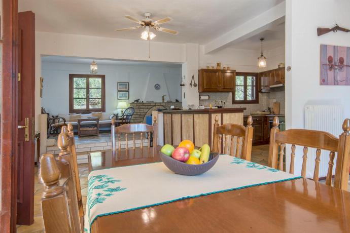 Dining area . - Villa Alkyon . (Photo Gallery) }}