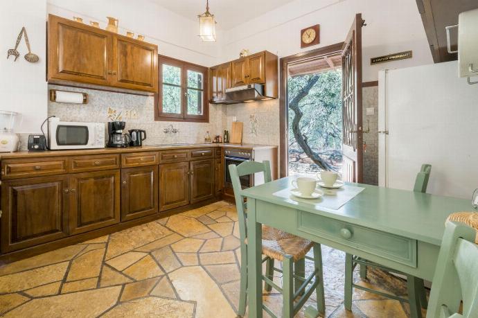 Equipped kitchen . - Villa Alkyon . (Photo Gallery) }}