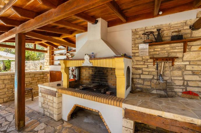 Terrace area with BBQ . - Villa Alkyon . (Photo Gallery) }}
