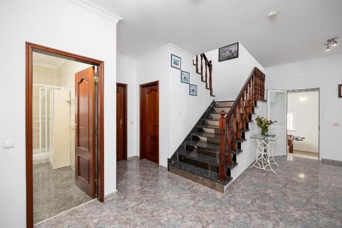 Stairway . - Villa Marlene . (Photo Gallery) }}