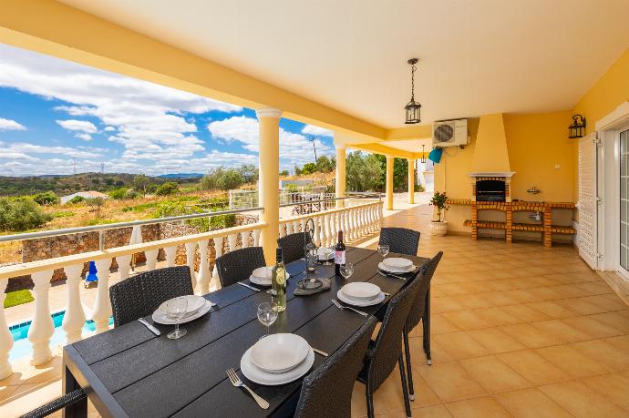 Sheltered terrace area . - Villa Entrecolinas . (Γκαλερί Φωτογραφιών) }}