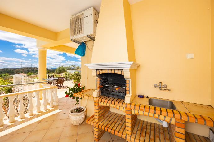 BBQ area . - Villa Entrecolinas . (Γκαλερί Φωτογραφιών) }}