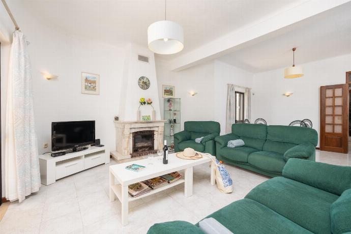 Living room with sofas, dining area, ornamental fireplace, WiFi internet, and satellite TV . - Villa Cavaco . (Galería de imágenes) }}